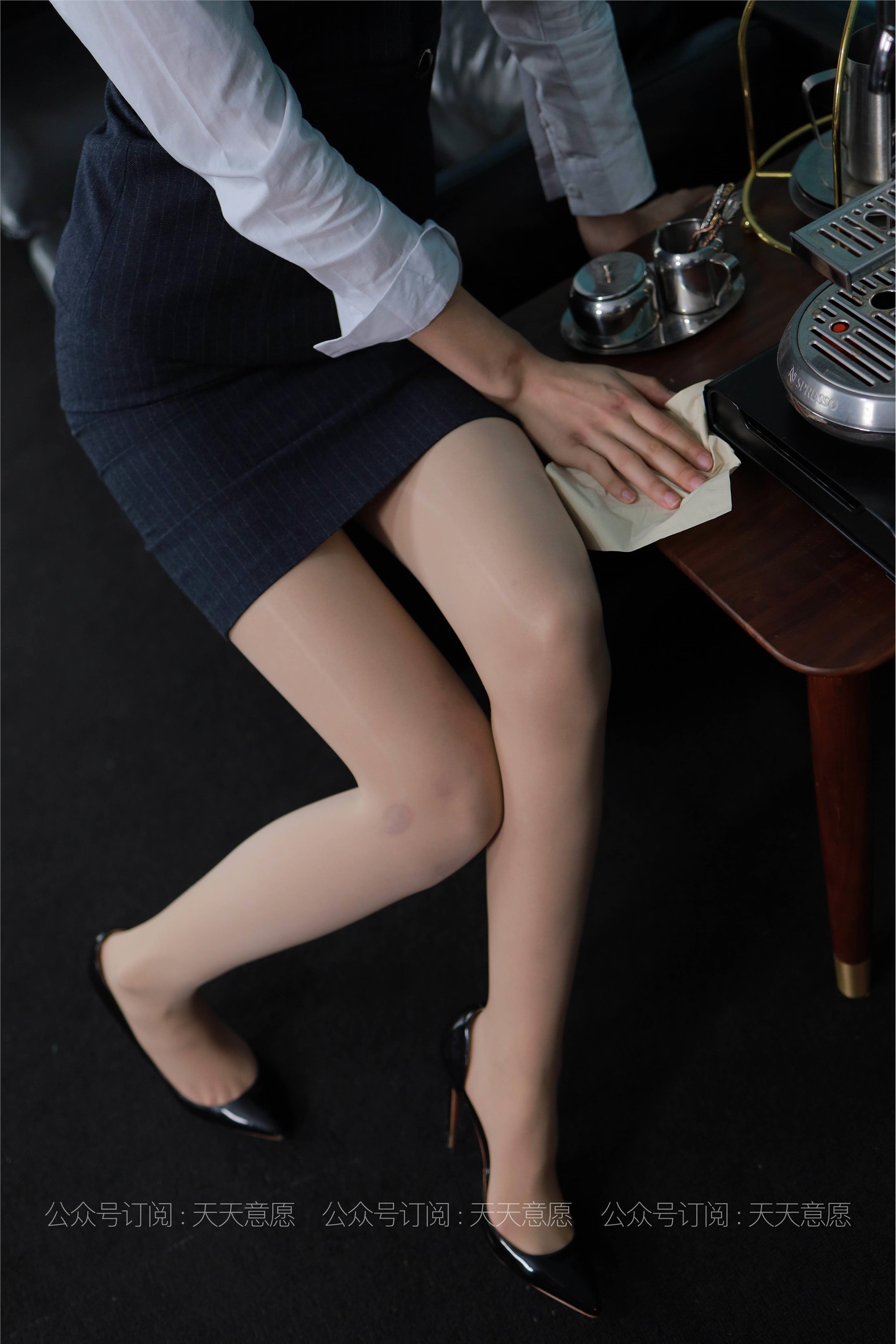 IESS异思趣向 - 模特：肉肉《性感秘书泡咖啡》